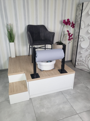 Podest do pedicure EMMA z regulowanym podnóżkiem