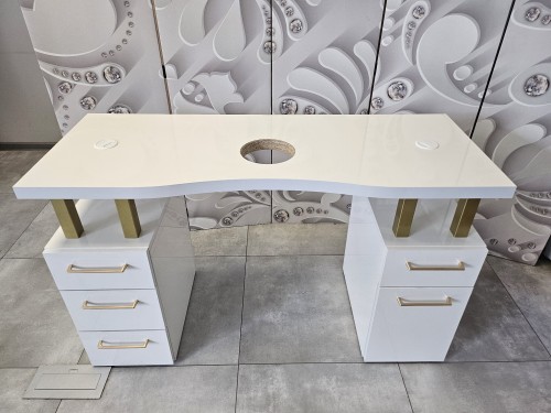 biale-eleganckie-biuro-do-manicure-z przepustem-02.jpg